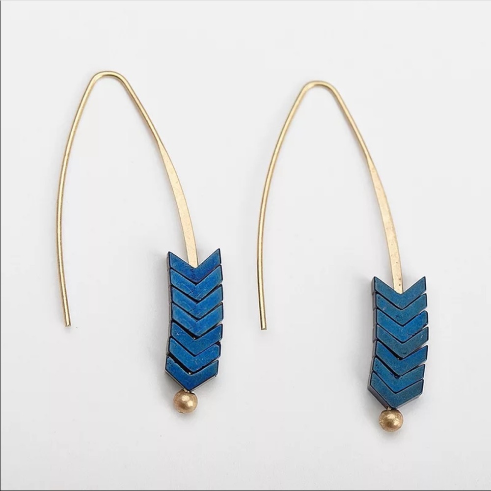 • Presley • Arrow Earrings - Picture 2 of 3